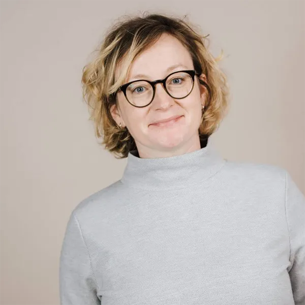 Portraitfoto von Rebecca Libera, Inhaberin der Praxis Libera
